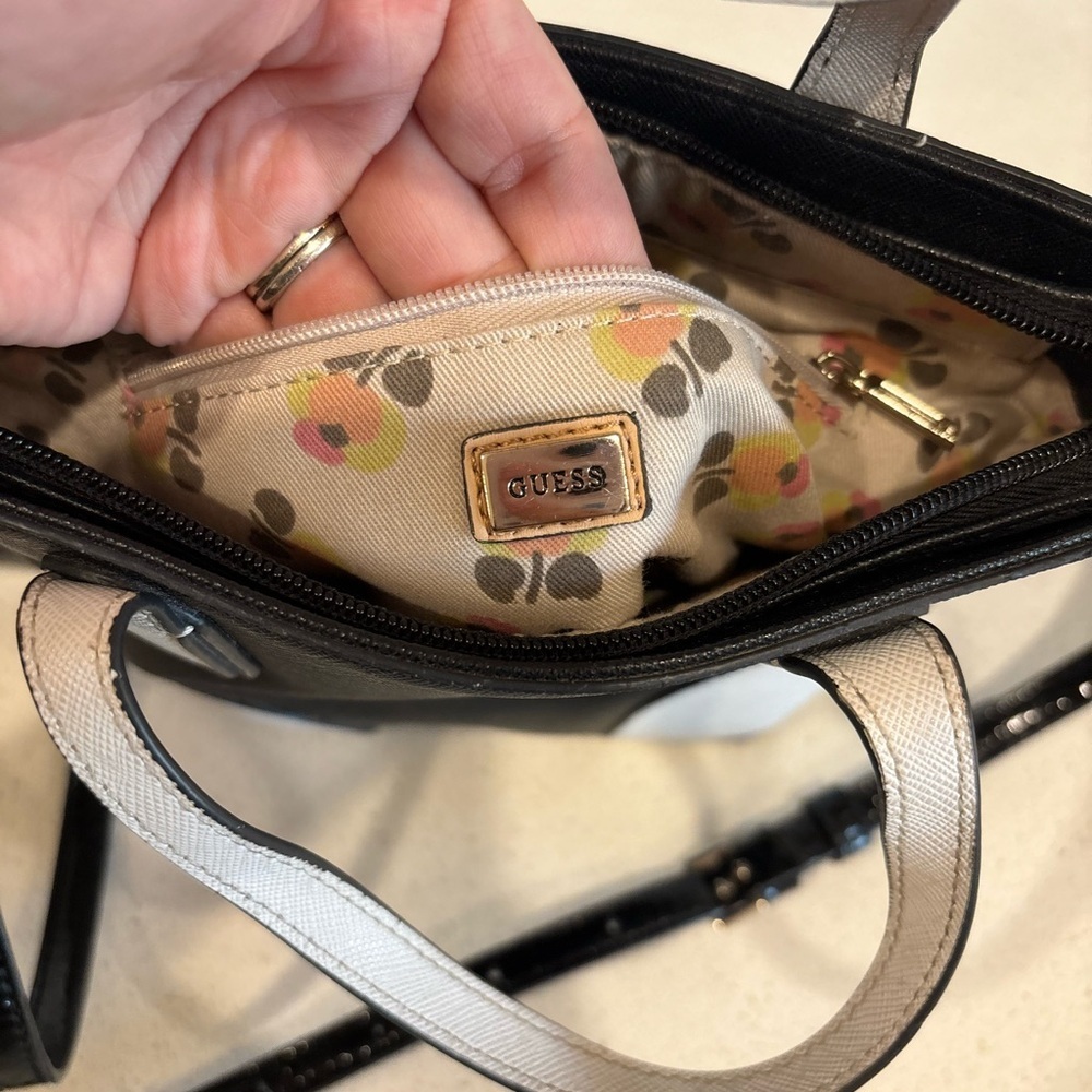 GUESS women's small satchel crossbody bag Purse Black White EUC - Picture 8 of 10